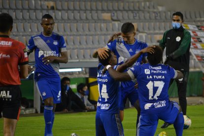 La celebración de Emelec en el Bellavista, los goles que lo siguen manteniendo en el primer lugar.