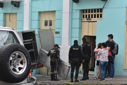 El cadáver de la joven habría estado en la vivienda por más de cinco horas.
