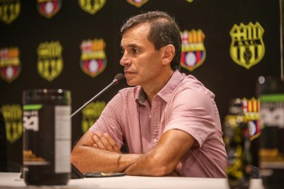 Fabián Bustos DT de Barcelona, queda motivado para el Clásico del Astillero.