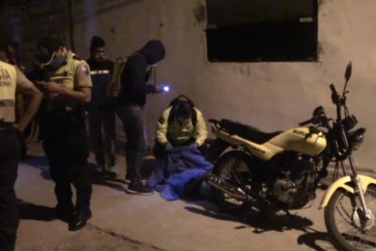 El fallecido fue trasladado al Centro Forense de Manta para la práctica de la autopsia.