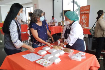 Las emprendedoras mostraron sus productos al público que asistió a la feria