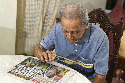 No hay un solo día en el que don César no compre nuestro diario. Su sección favorita... el lunes sexy.