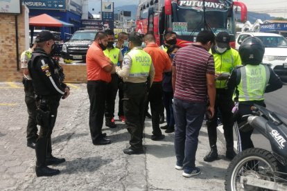 El hombre agredió a la agente después de que le pusiera una multa.