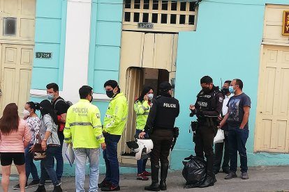El detenido recibió 30 días de instrucción fiscal. La policía investiga la causa de la muerte porque hallaron heridas de quemaduras en el cadáver.