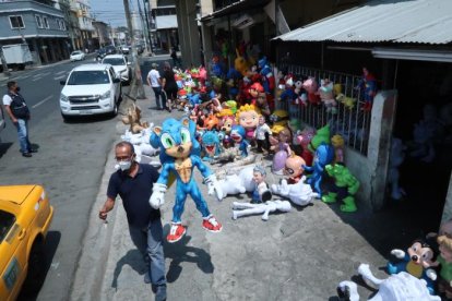 Ya arrancó la venta de los monigotes en Guayaquil.