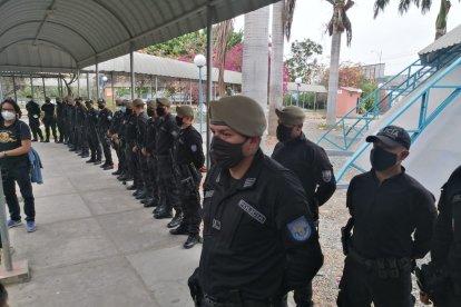 Presencia. 550 servidores policiales se suman a la seguridad en Guayaquil.