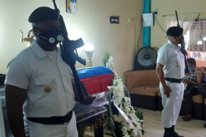 Los restos del marino fueron velados en su natal Montalvo con los debidos honores de la institución.