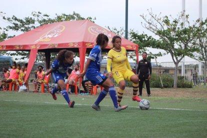 Las toreras, que llevan seis triunfos y un empate, ponen en juego su invicto en la Superliga femenina.