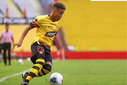 Byron Castillo, lateral derecho del Barcelona. Apoya a los delanteros y anota goles