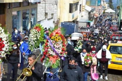 La tarde del miércoles les dieron el adiós a los tres familiares.