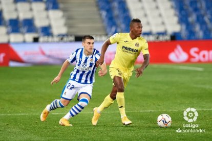 El defensa ecuatoriano Pervis Estupiñán se destaca como lateral izquierda del Villarreal.