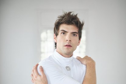 El nuevo tema musical de Johann Vera ya está disponible en todas las plataformas musicales.