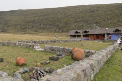 Así serían los sitios de descanso de nuestros antepasados. El ambiente destinado a la cocina contaba con pondos y fogón.