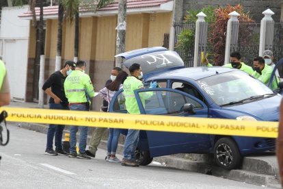 El crimen ocurrió a las 07:45 de este viernes. El occiso perdió el control de su auto tras ser baleado.