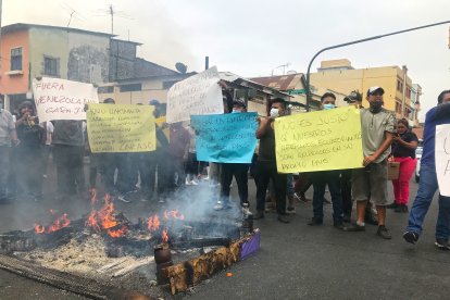 Por cerca de dos horas permaneció cerrado un tramo de la calle Gómez Rendón. A la manifestación se unieron comerciantes.