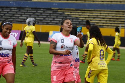La volante colombiana Karen Páez (13) fue elegida como la figura del partido. Se mandó dos golazos y una asistencia.