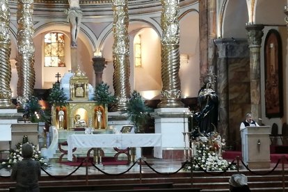 La imagen de la Inmaculada en el altar de la catedral nueva que lleva su nombre.