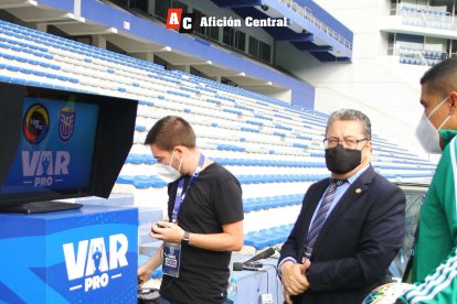 El VAR instalado en el estadio Capwell, estuvo de adorno durante el Clásico del Astillero