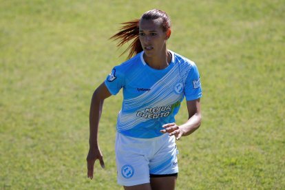 Mara Gómez y su primer partido oficial.