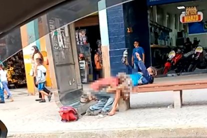 Pareja de la tercera edad tuvo sexo oral en una paradero de buses en Quevedo, Los Ríos.