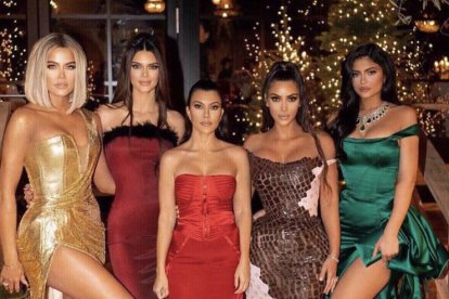 Las Kardashian en una de sus icónicas fiestas navideñas