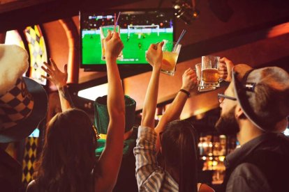 El funcionamiento de centros de diversión nocturna ha sido también golpeado por la pandemia en todas partes.