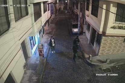 Según los vecinos, tres personas merodean la zona.