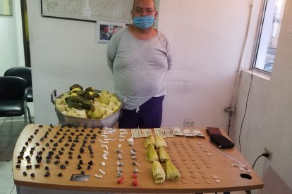 Las humitas y la droga quedaron como evidencias.