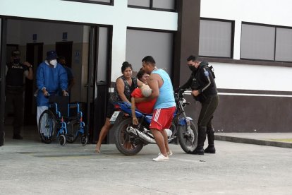 En una moto los familiares lo llevaron al hospital, pero Gasparín no se salvó.