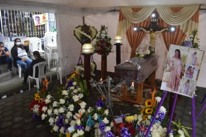 La policía investiga quién causó la muerte de Liliana Balcazar.