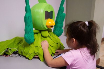 La ave robot aporta en la educación regular e inclusiva, especialmente en niños autistas.