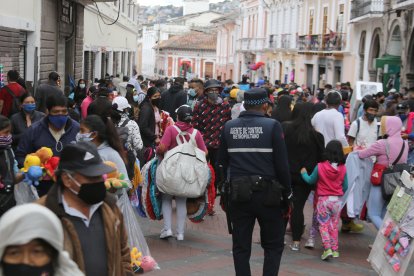 En la calle Chile se registró un mayor número de aglomeración durante el primer fin de semana de diciembre.