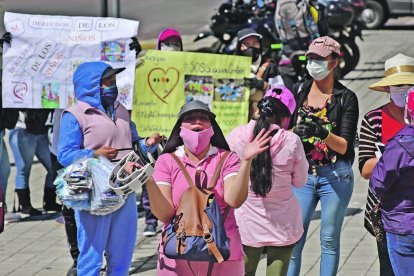 Las trabajadoras protestaron por el cierre de los centros.  

04 de junio  de 2020

KARINA DEFAS 

Agencia (ag-expreso ag-extra ag-quito)