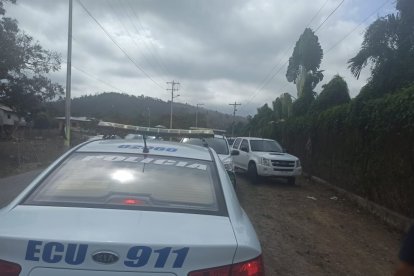 Los cuerpos sin vida de los agentes fueron hallados dentro del patrullero.