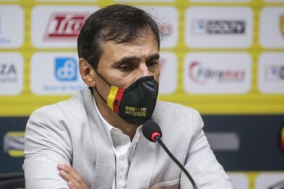 Fabián Bustos DT del Barcelona y el reto de en dos fechas ganar la segunda etapa.