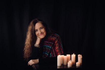 Margarita tiene 57 años de edad y comenzó su carrera artística en 1989.