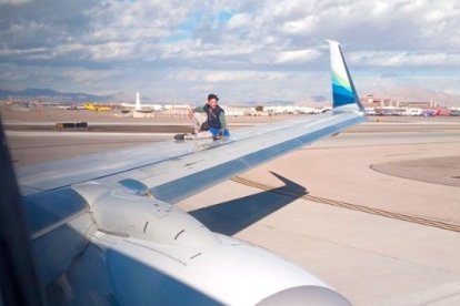 Los agentes policiales lo llevaron a un centro médico.