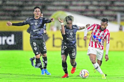 Ángelo Preciado se destaca como lateral derecho en Independiente del Valle.