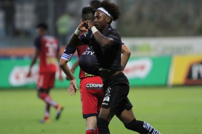 Ángelo Preciado también ha destacado jugando como volante derecho.

COTEJO DEPORTIVO INDEPENDIENTE DEL VALLE VS CLUB NACIONAL

ESTADIO DEL CANTON RUMIÑAHUI

FESTEJOS 



ANGELO PRECIADO



 Quito 25 de Agosto de 2018 Agencia(ag-extra ag-expreso-ag-quito)