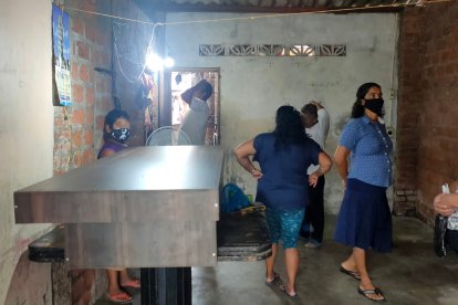 Ayer, en Milagro, velaron los restos de una mujer quien habría sido asesinada presuntamente por su pareja.