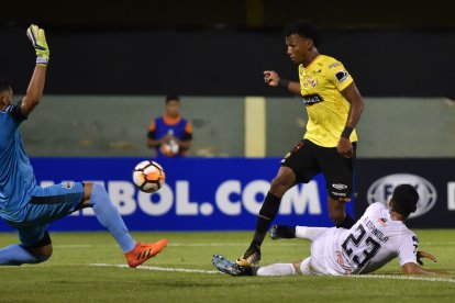 Darío Aimar es uno de los titulares de la zaga del Barcelona.