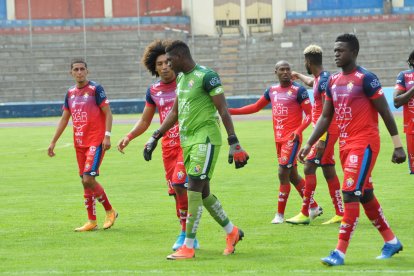 El Nacional se juega su permanencia en la Serie A, en medio de enfrentamientos entre jugadores y la presidenta.