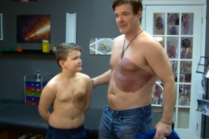 El padre en solidaridad, se sometió al arduo trabajo que le salió gratis.