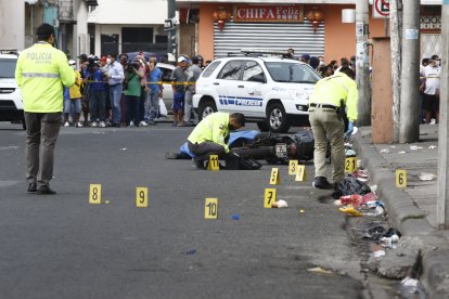 En el sitio donde fue asesinado el guardia de seguridad Jonathan Saavedra se encontraron 11 indicios balísticos. Él recibió dos tiros.