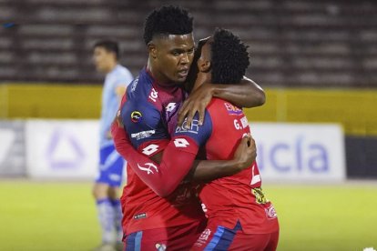 El Nacional ganó 2-1 al Macará en la fecha 14 y aún tiene posibilidades de salvarse del descenso.