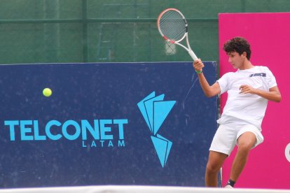 Miguel Larrea se coronó campeón en la categoría 16 años, tras vencer a Omar Suárez en la final.
