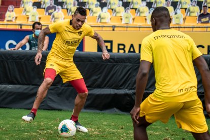 Barcelona quedó listo para el partido ante Católica.