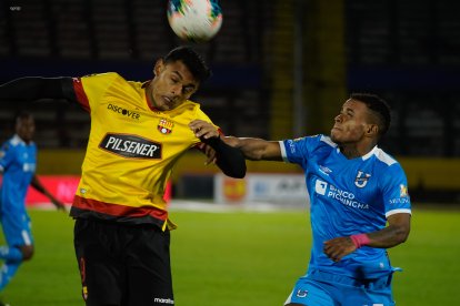 Universidad Católica y Barcelona igualan sin goles, en el primer tiempo de la fecha 15.