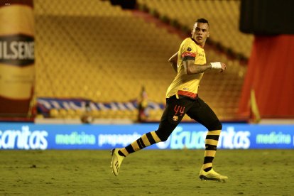 Jonatan Álvez fue autor del gol del empate de Barcelona.