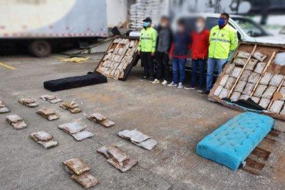 La hierba decomisada a los sospechosos